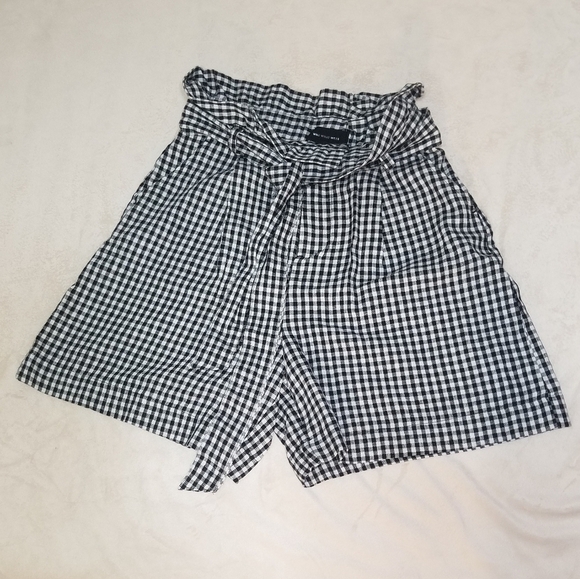 Who what wear, high waist short, size   2, colors black and white - Picture 5 of 11